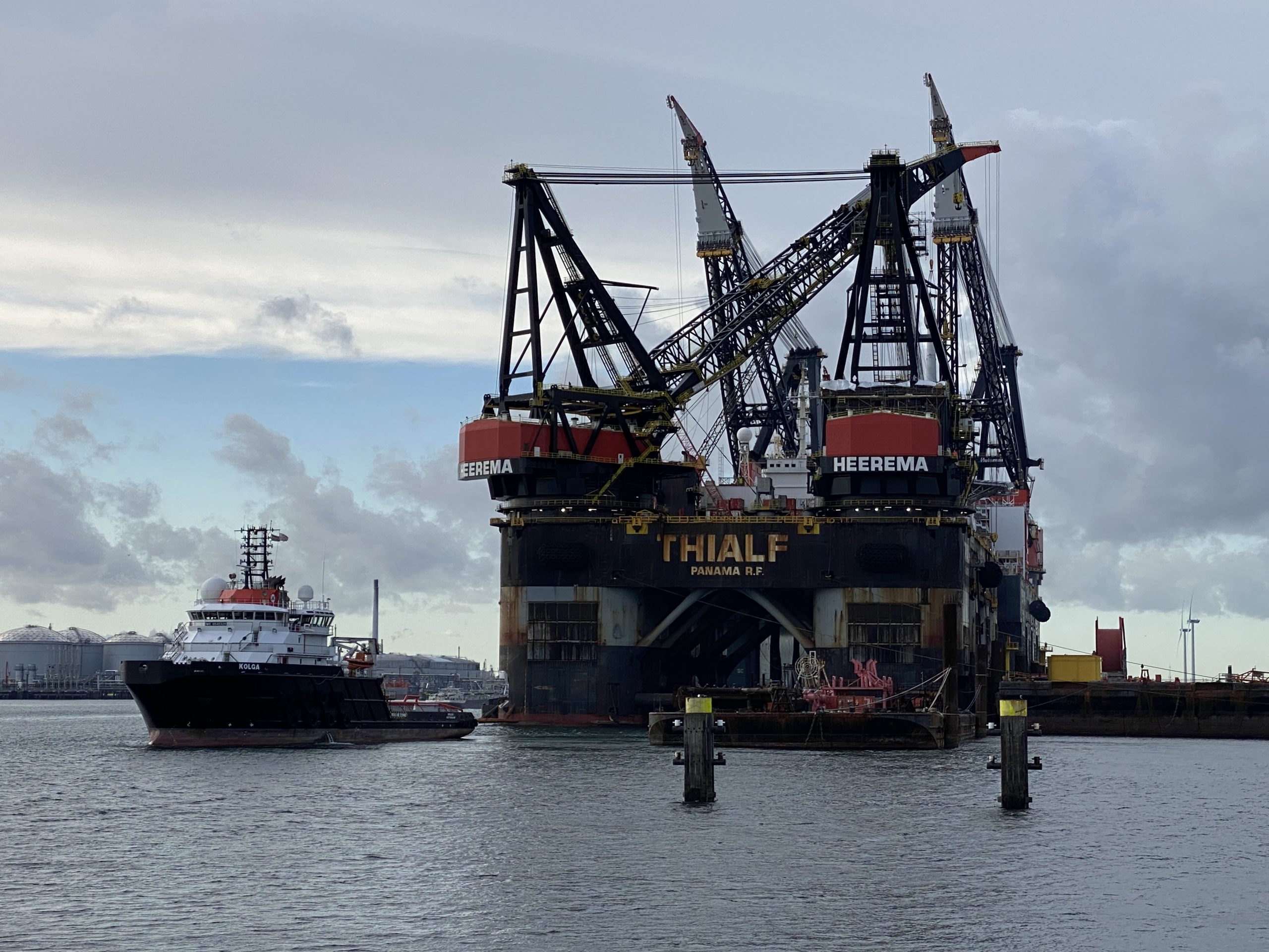 Heerema Met Sleper